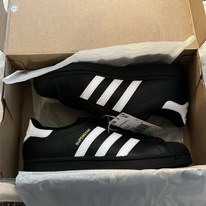 Adidas black superstar